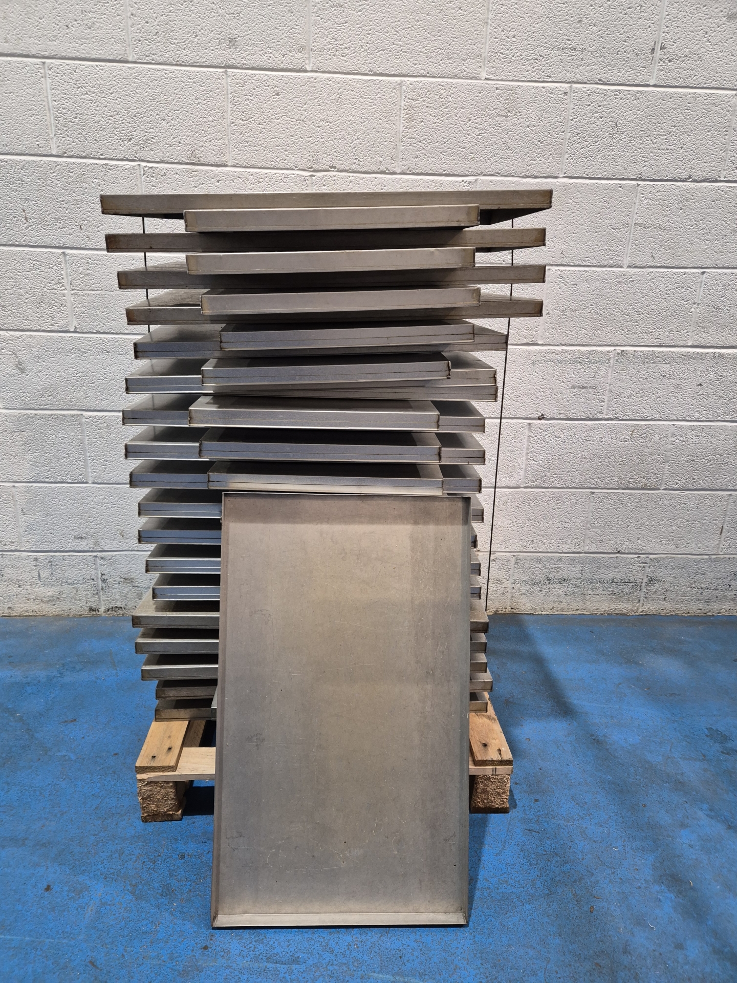 17.5" x 27" 4 Sided Aluminium Trays