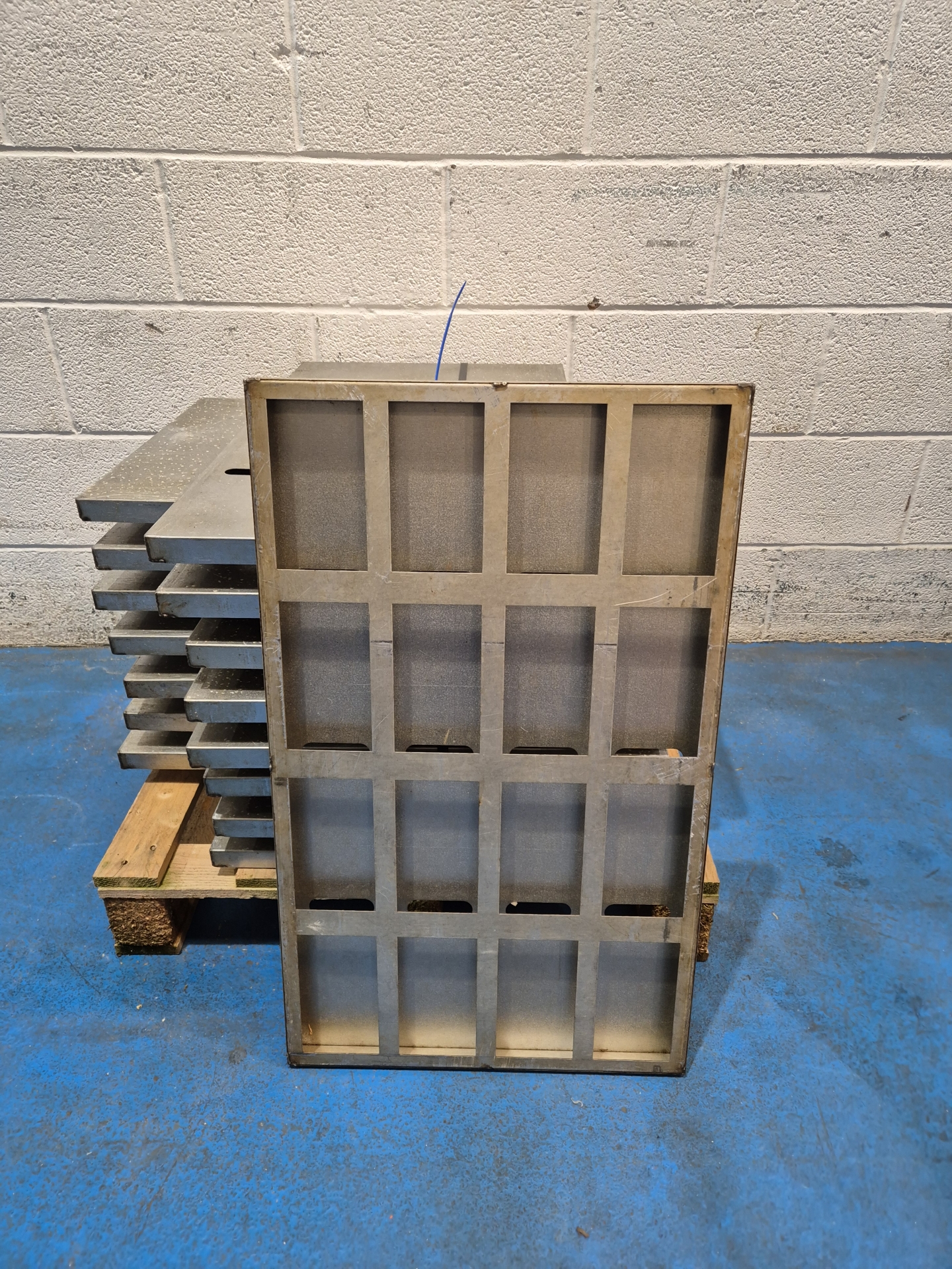 AluminIum Baking Trays with 4 x 4 Oblong Inserts