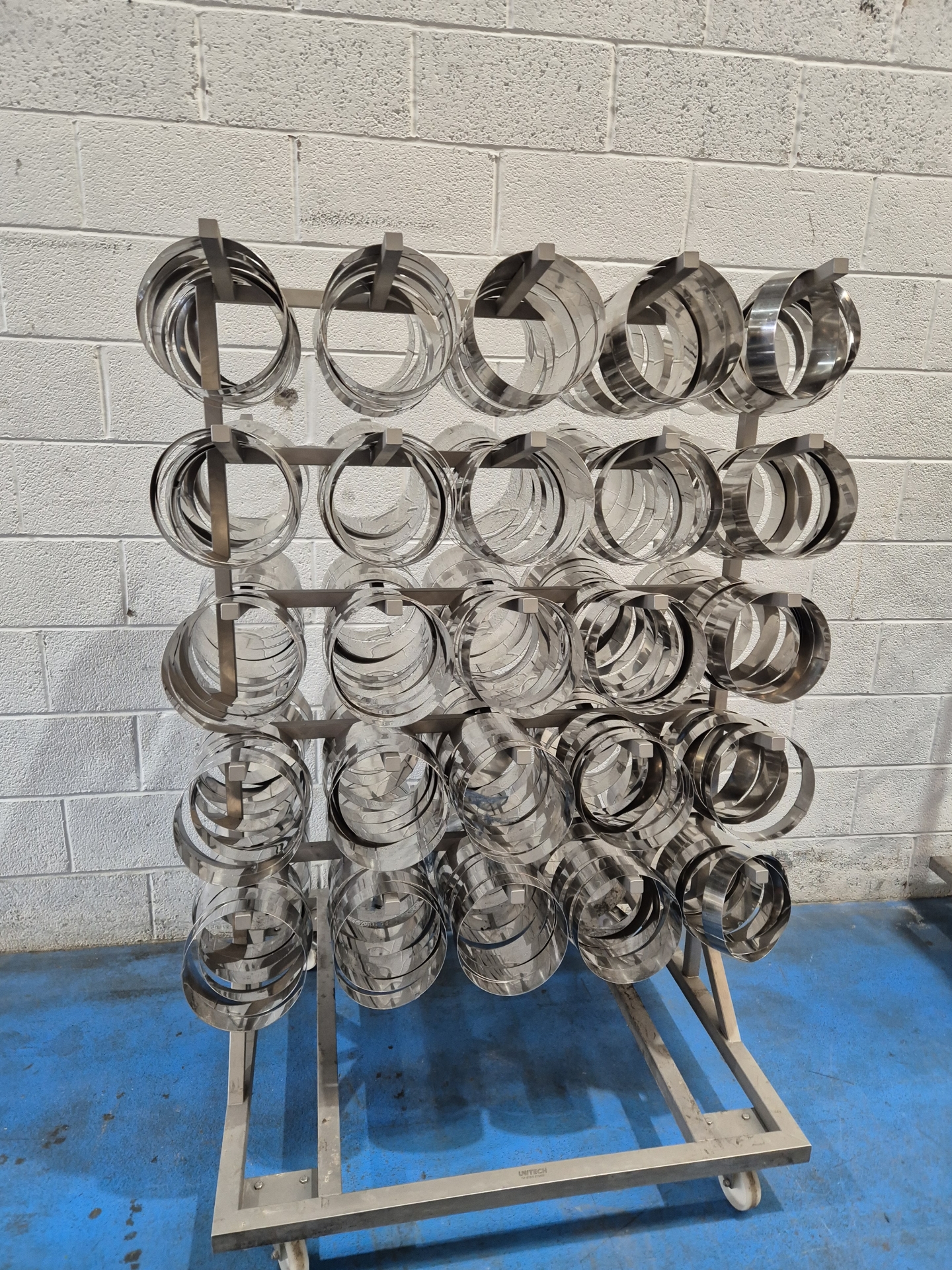 Stainless Steel Rack with Cake Rings - 200mm x 48mm 