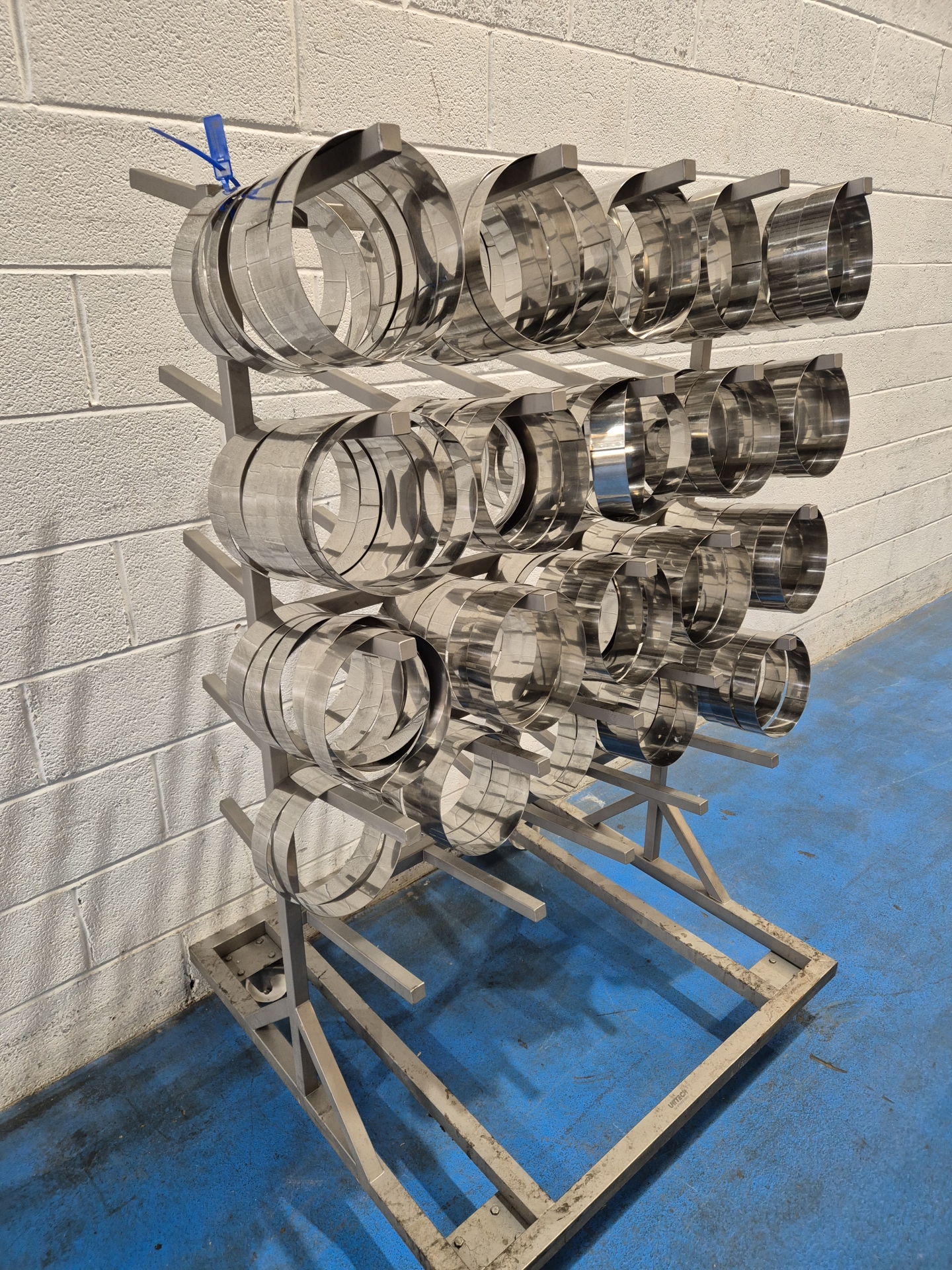 Stainless Steel Rack with Cake Rings - 200mm x 48mm