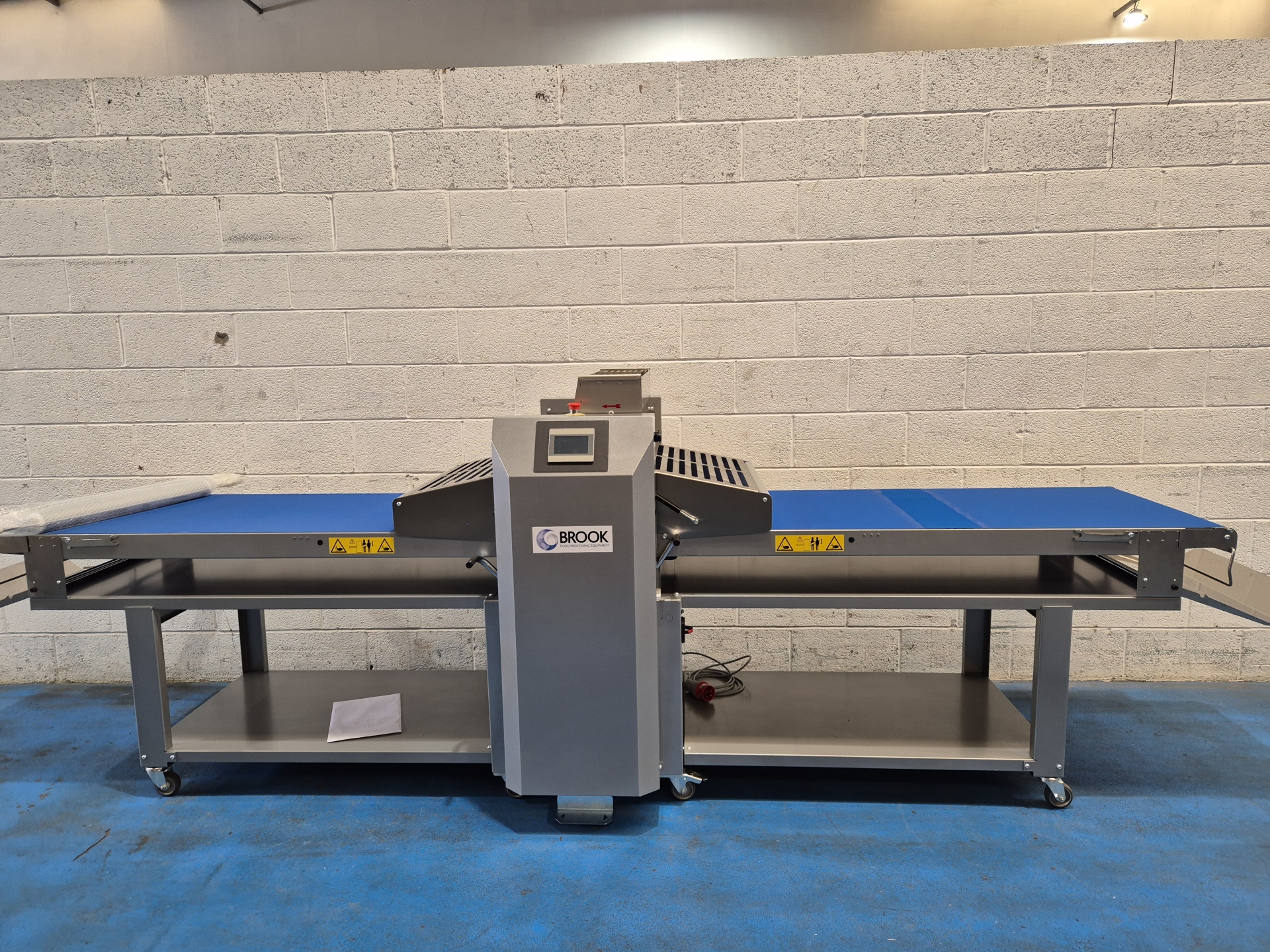 Polin Semi-Automatic Pastry Sheeter - 670mm Wide Belts